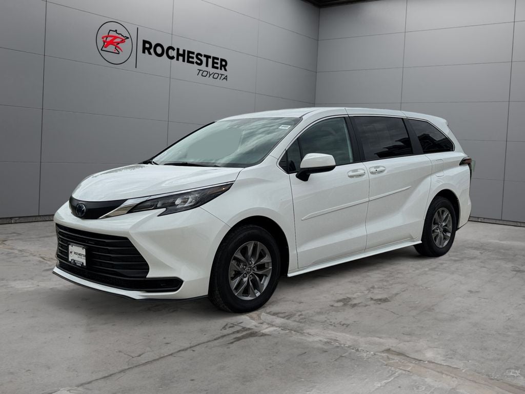 2025 Toyota Sienna LE 8 Passenger