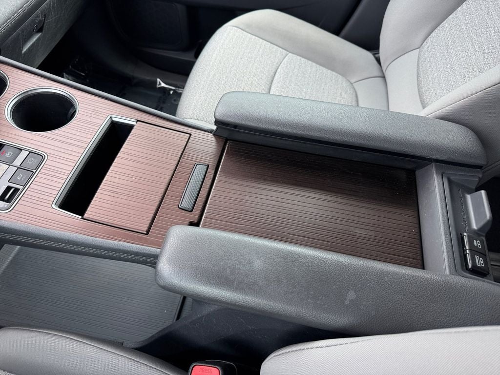 2023 Toyota Sienna LE 8 Passenger