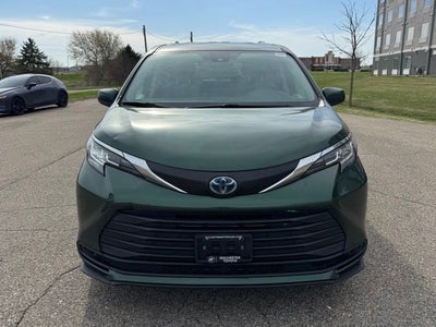 2022 Toyota Sienna LE 8 Passenger