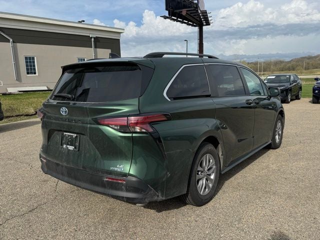 2022 Toyota Sienna LE 8 Passenger