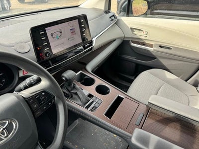2022 Toyota Sienna LE 8 Passenger