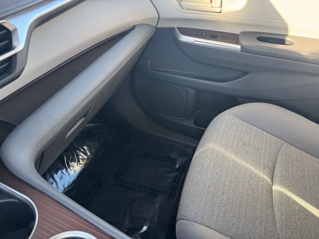 2022 Toyota Sienna LE 8 Passenger