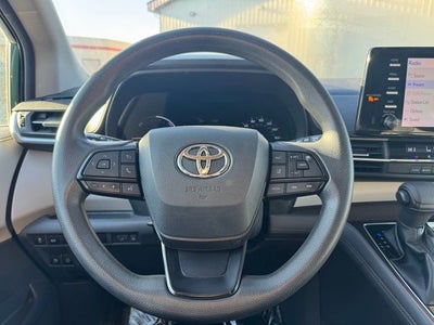 2022 Toyota Sienna LE 8 Passenger