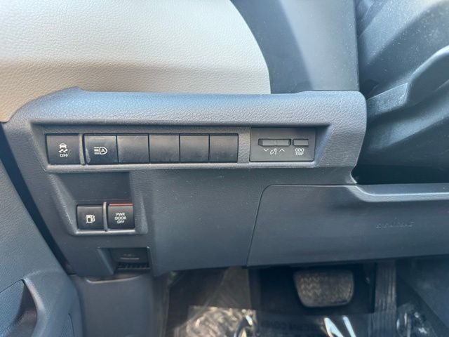 2022 Toyota Sienna LE 8 Passenger