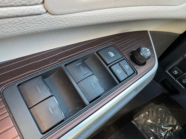 2022 Toyota Sienna LE 8 Passenger