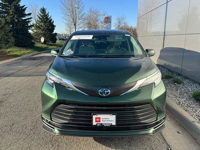2022 Toyota Sienna LE 8 Passenger