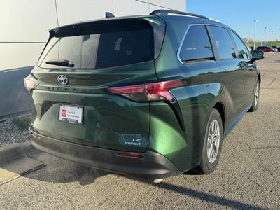 2022 Toyota Sienna LE 8 Passenger