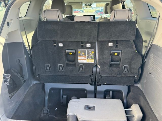 2022 Toyota Sienna LE 8 Passenger