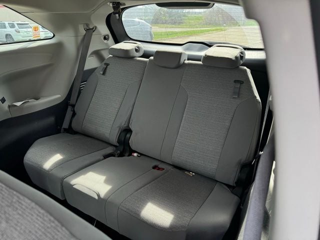 2022 Toyota Sienna LE 8 Passenger