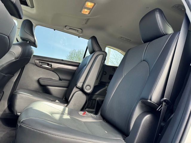 2023 Toyota Highlander Hybrid Limited AWD