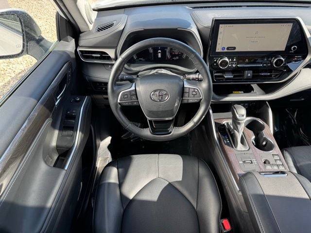 2023 Toyota Highlander Hybrid Limited AWD