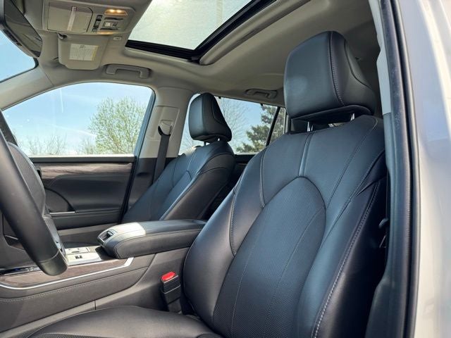 2023 Toyota Highlander Hybrid Limited AWD