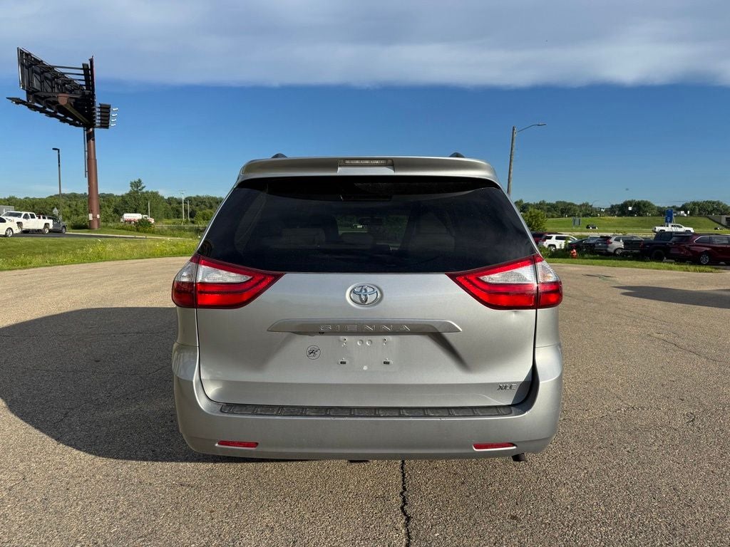 2015 Toyota Sienna XLE 8 Passenger