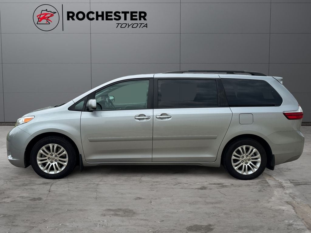 2015 Toyota Sienna XLE 8 Passenger
