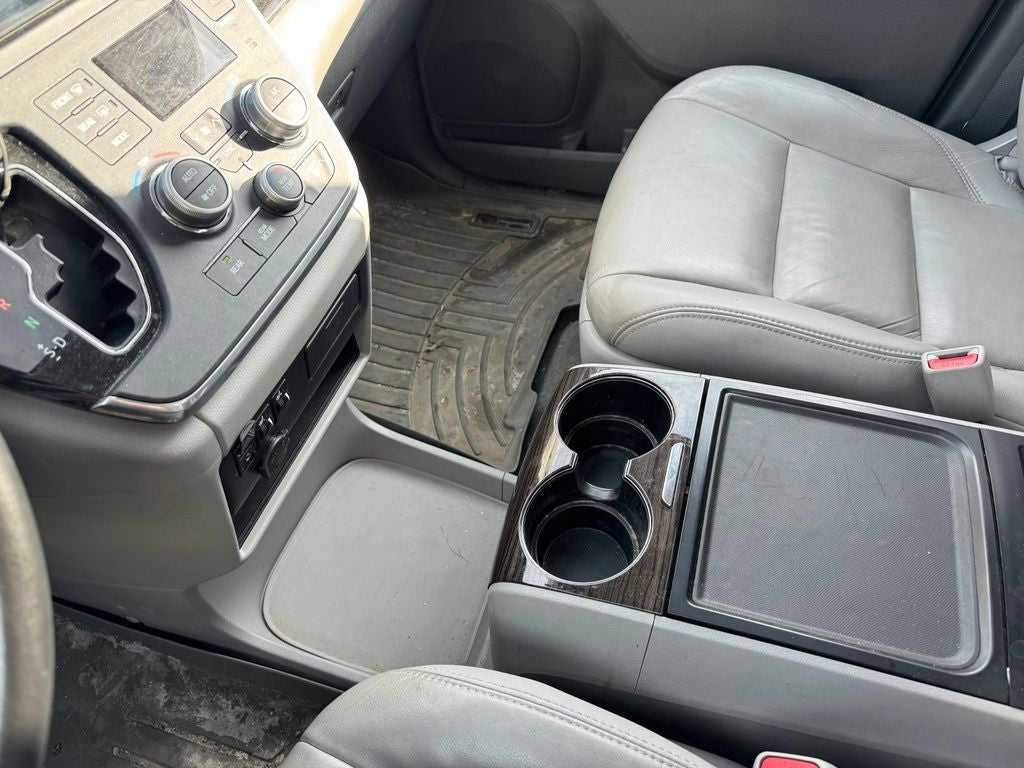 2015 Toyota Sienna XLE 8 Passenger