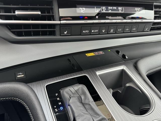 2025 Toyota Sienna XLE 8 Passenger