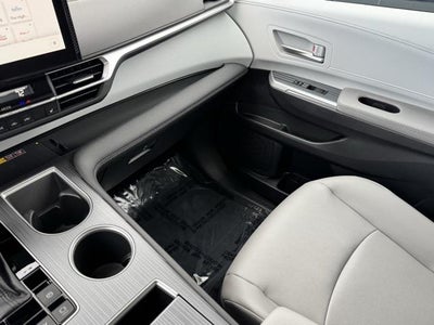 2025 Toyota Sienna XLE 8 Passenger
