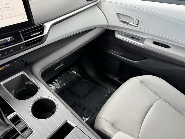 2025 Toyota Sienna XLE 8 Passenger