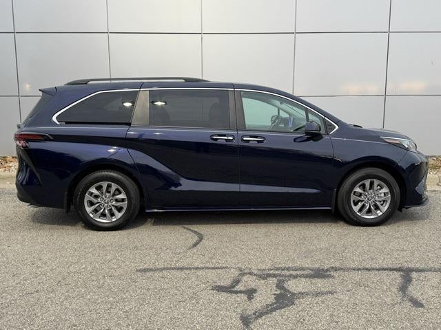2025 Toyota Sienna XLE 8 Passenger