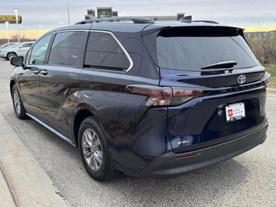 2025 Toyota Sienna XLE 8 Passenger