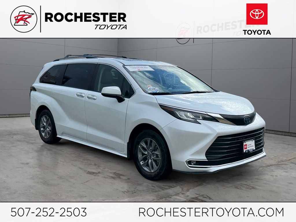 2022 Toyota Sienna XLE 8 Passenger