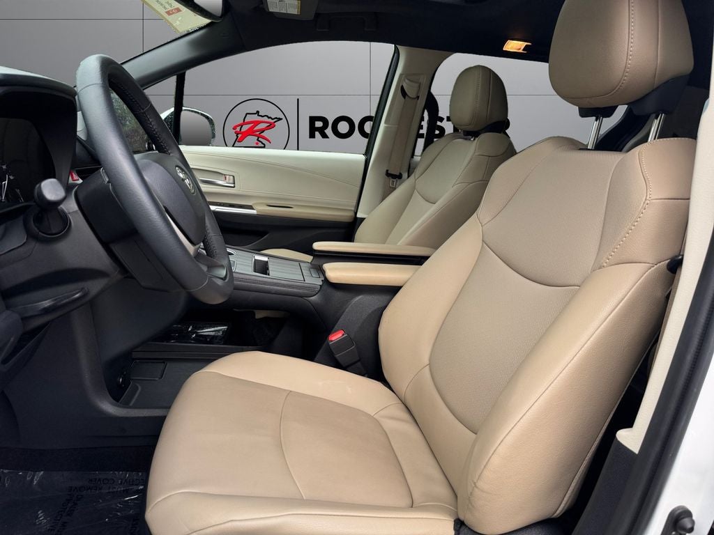2022 Toyota Sienna XLE 8 Passenger