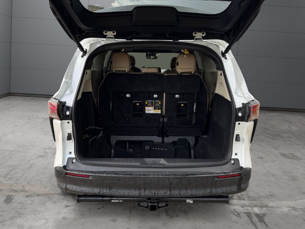 2022 Toyota Sienna XLE 8 Passenger