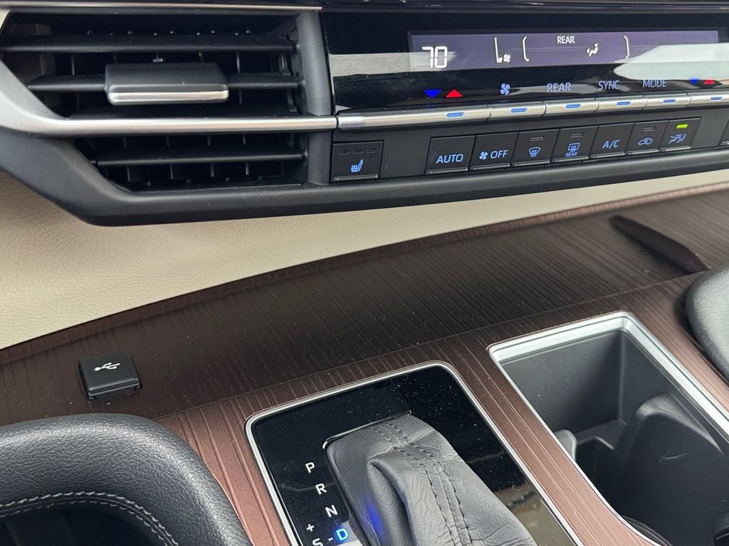 2022 Toyota Sienna XLE 8 Passenger
