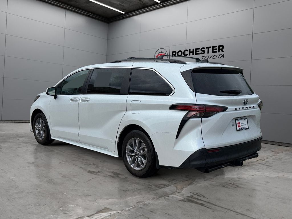 2022 Toyota Sienna XLE 8 Passenger