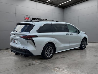 2022 Toyota Sienna XLE 8 Passenger