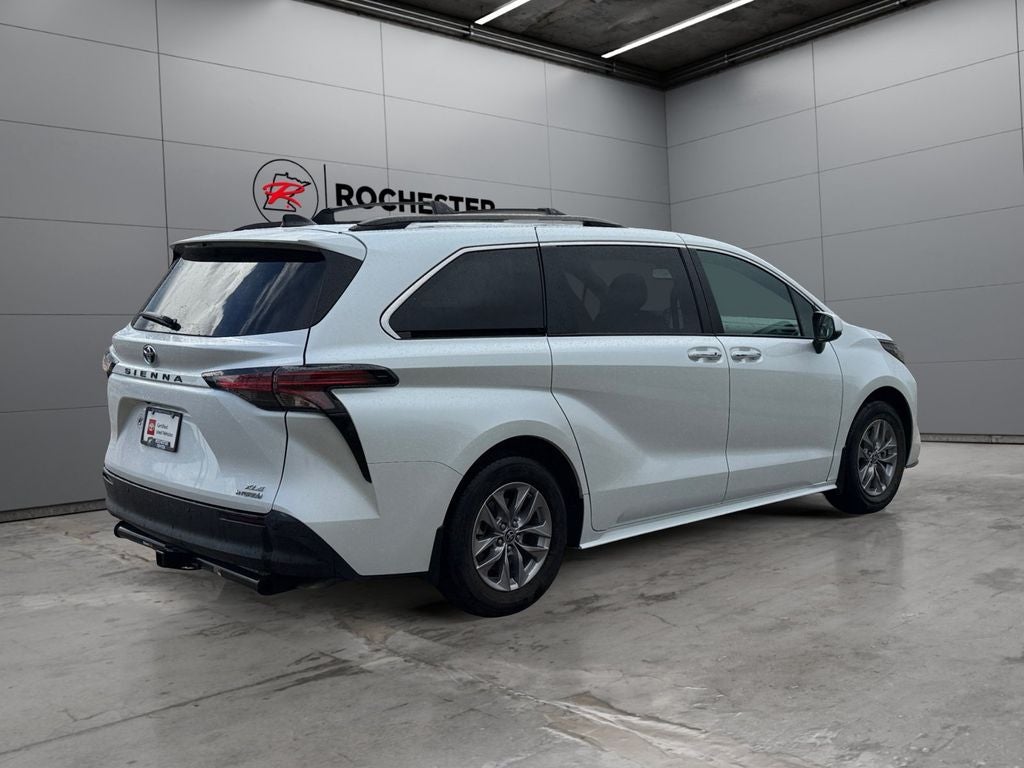 2022 Toyota Sienna XLE 8 Passenger