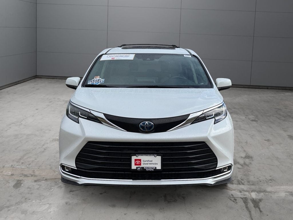 2022 Toyota Sienna XLE 8 Passenger