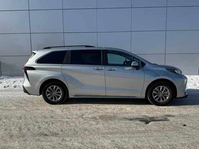 2024 Toyota Sienna XLE 8 Passenger