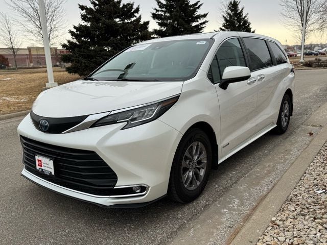 2021 Toyota Sienna XLE 7 Passenger