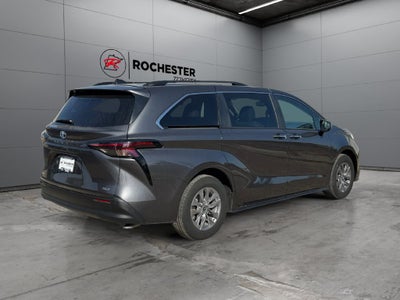2025 Toyota Sienna XLE 7 Passenger
