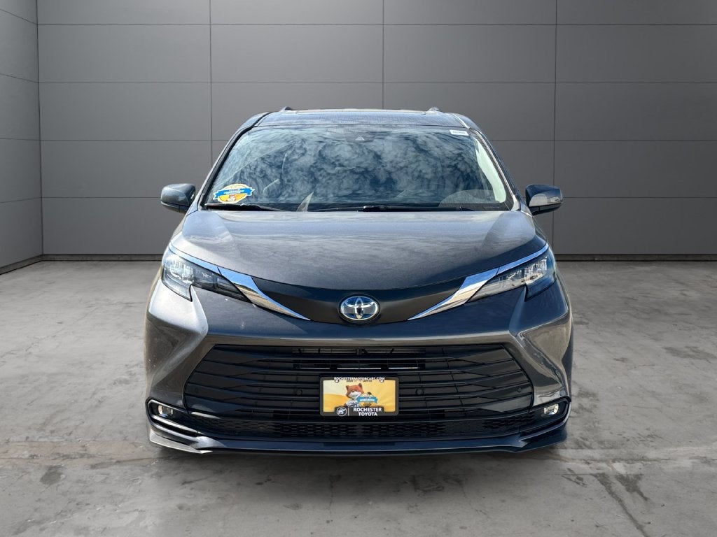 2025 Toyota Sienna XLE 7 Passenger
