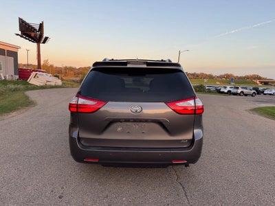 2018 Toyota Sienna XLE Premium 8 Passenger