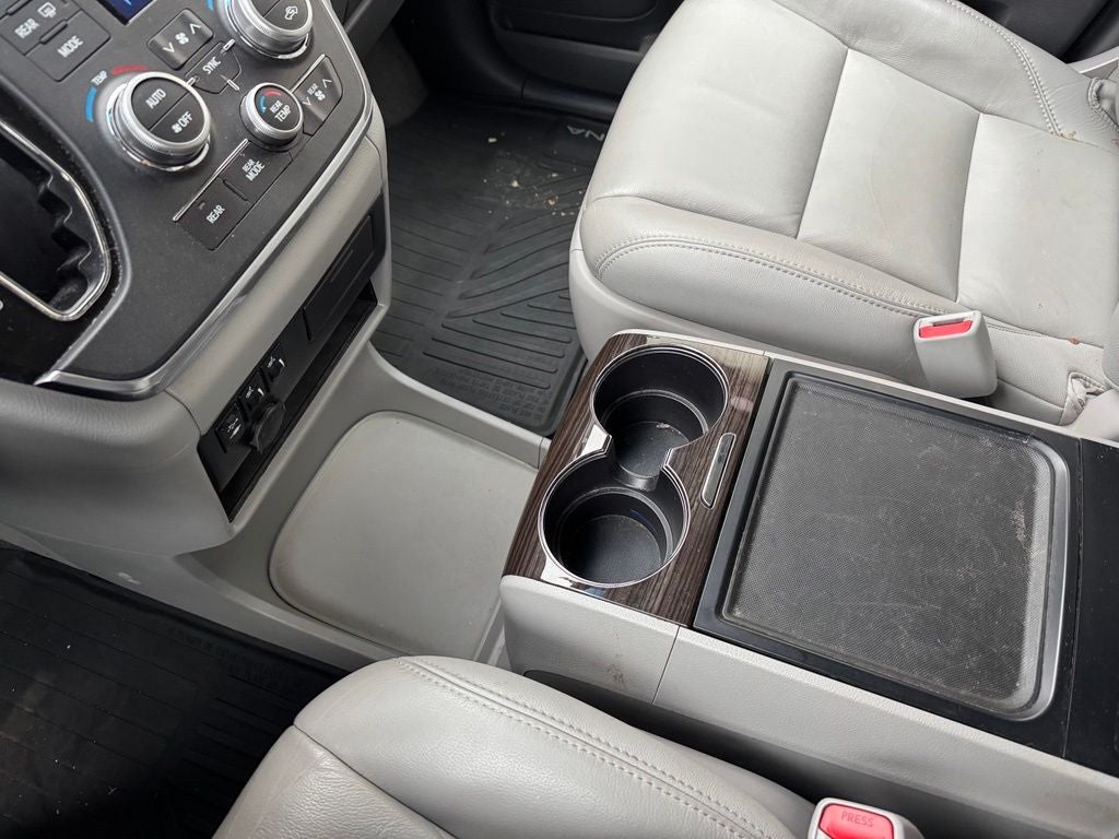 2017 Toyota Sienna XLE 8 Passenger