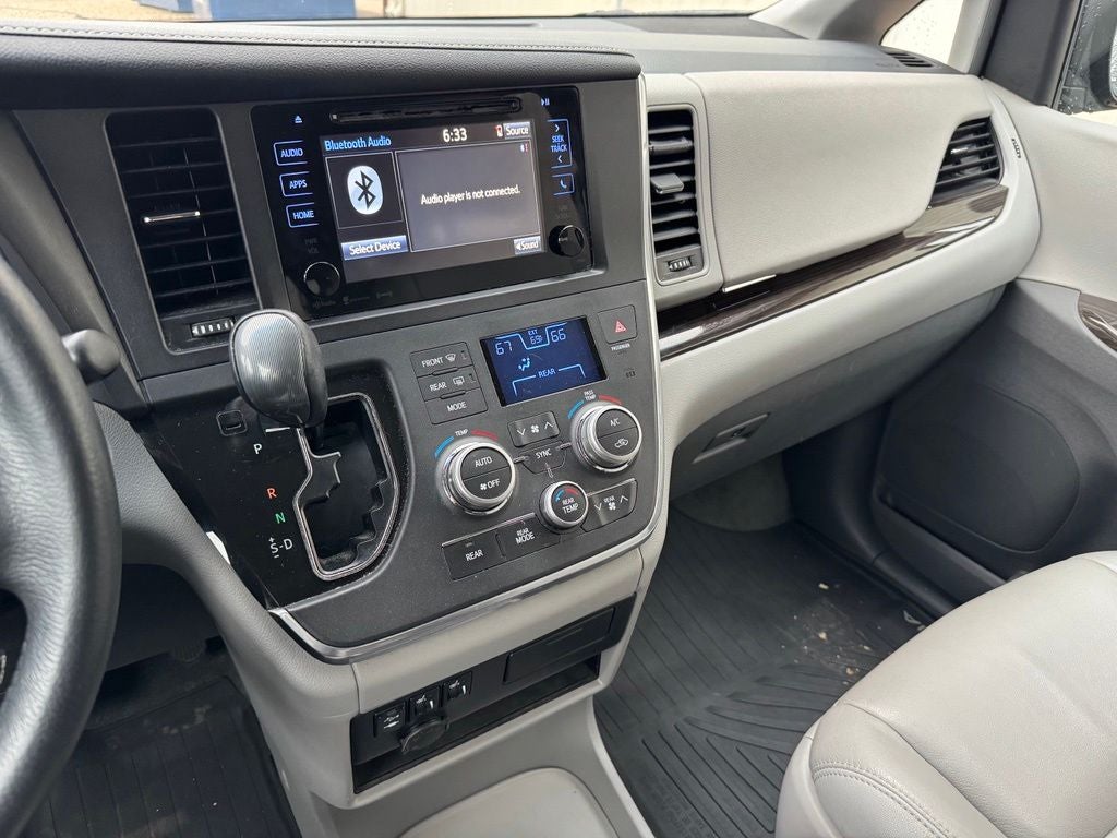 2017 Toyota Sienna XLE 8 Passenger