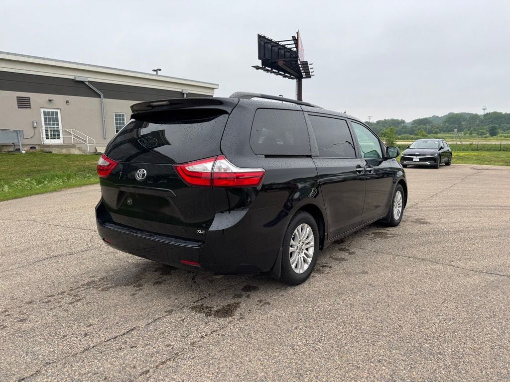2017 Toyota Sienna XLE 8 Passenger