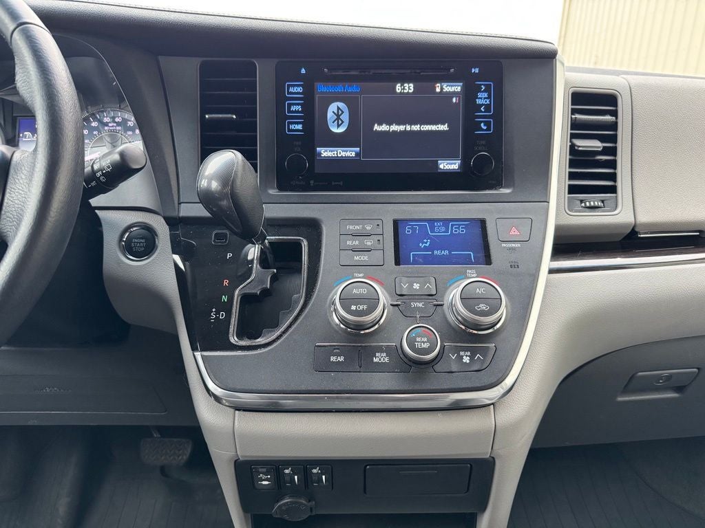 2017 Toyota Sienna XLE 8 Passenger