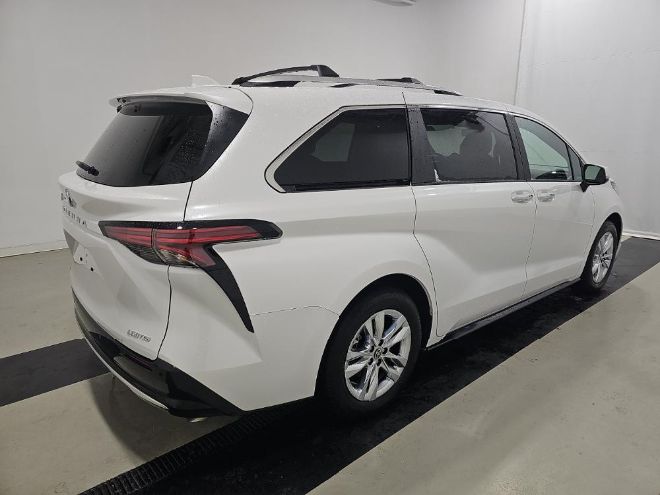 2025 Toyota Sienna Limited 7 Passenger