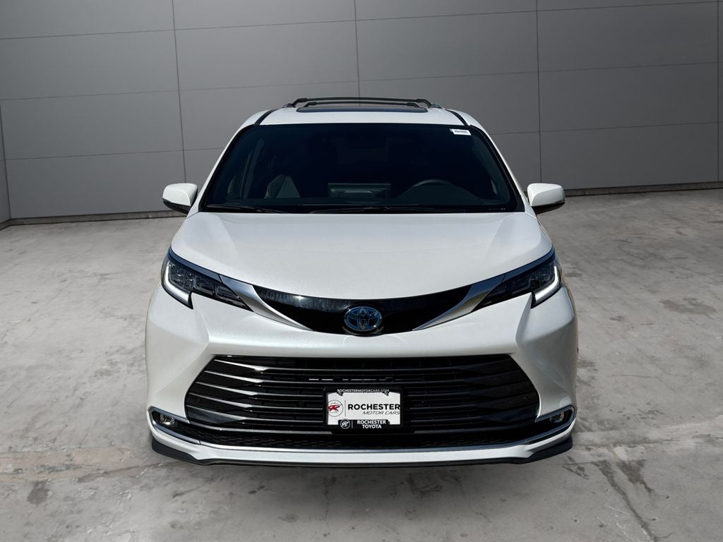 2025 Toyota Sienna Limited 7 Passenger