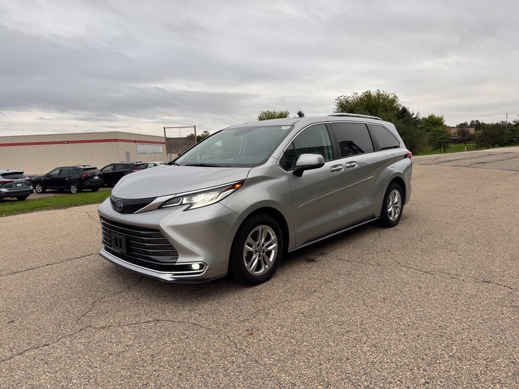 2023 Toyota Sienna Limited 7 Passenger