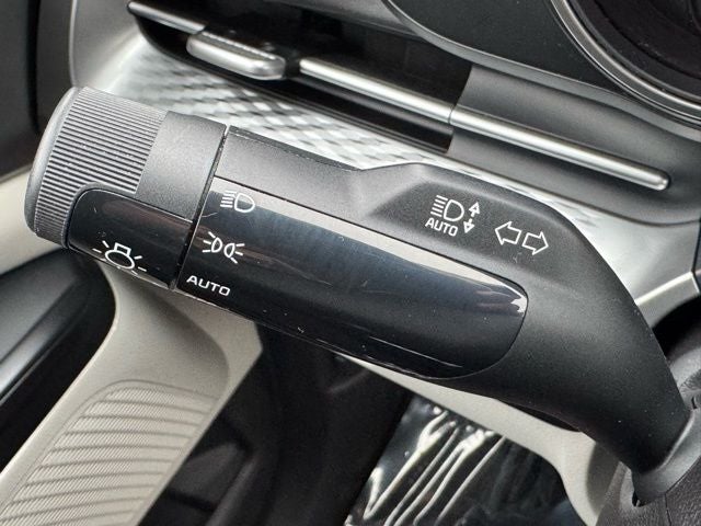 2024 Kia Carnival LX FWD