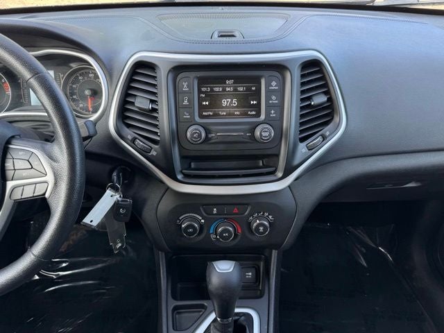 Used 2018 Jeep Cherokee Latitude with VIN 1C4PJLCBXJD573248 for sale in Rochester, Minnesota