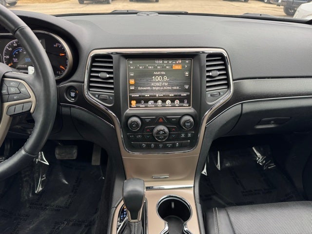 2017 Jeep Grand Cherokee Limited w/ Panoramic Sunroof + Trailer Tow Package