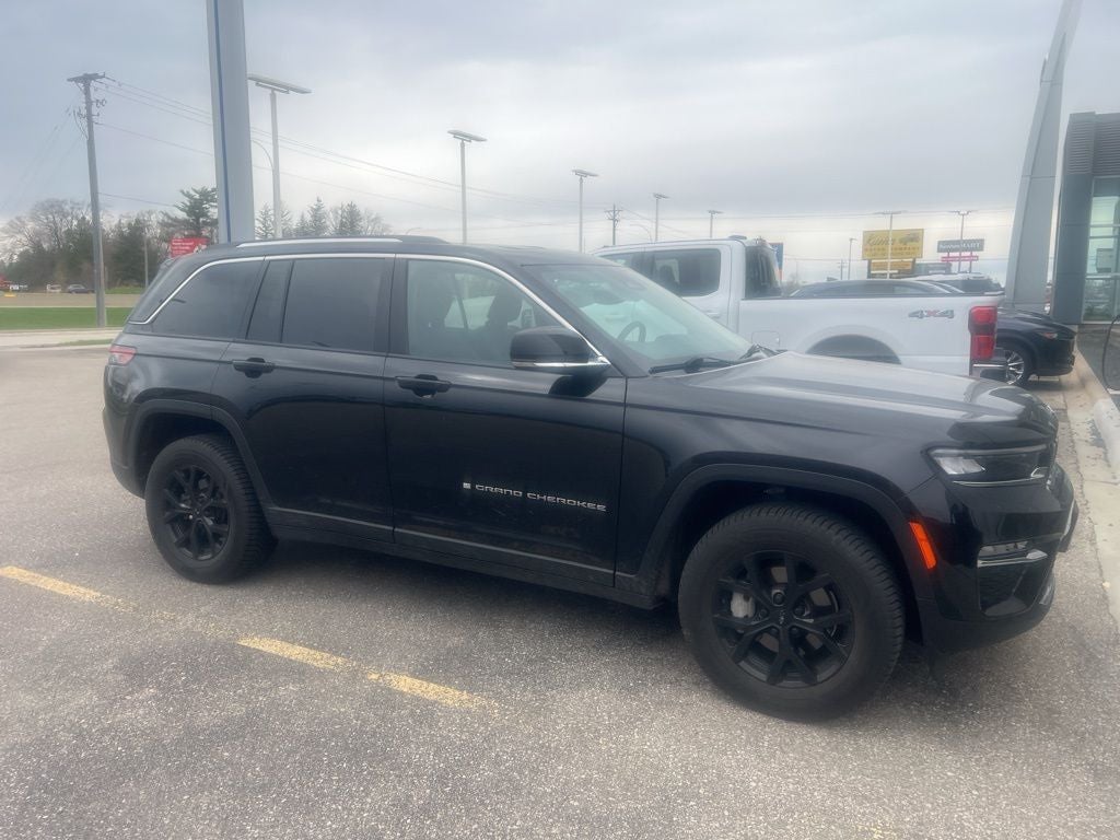 Used 2022 Jeep Grand Cherokee Limited with VIN 1C4RJHBG8N8535924 for sale in Rochester, Minnesota