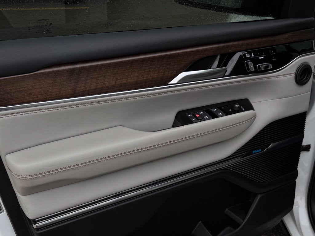 2023 Jeep Grand Wagoneer Base