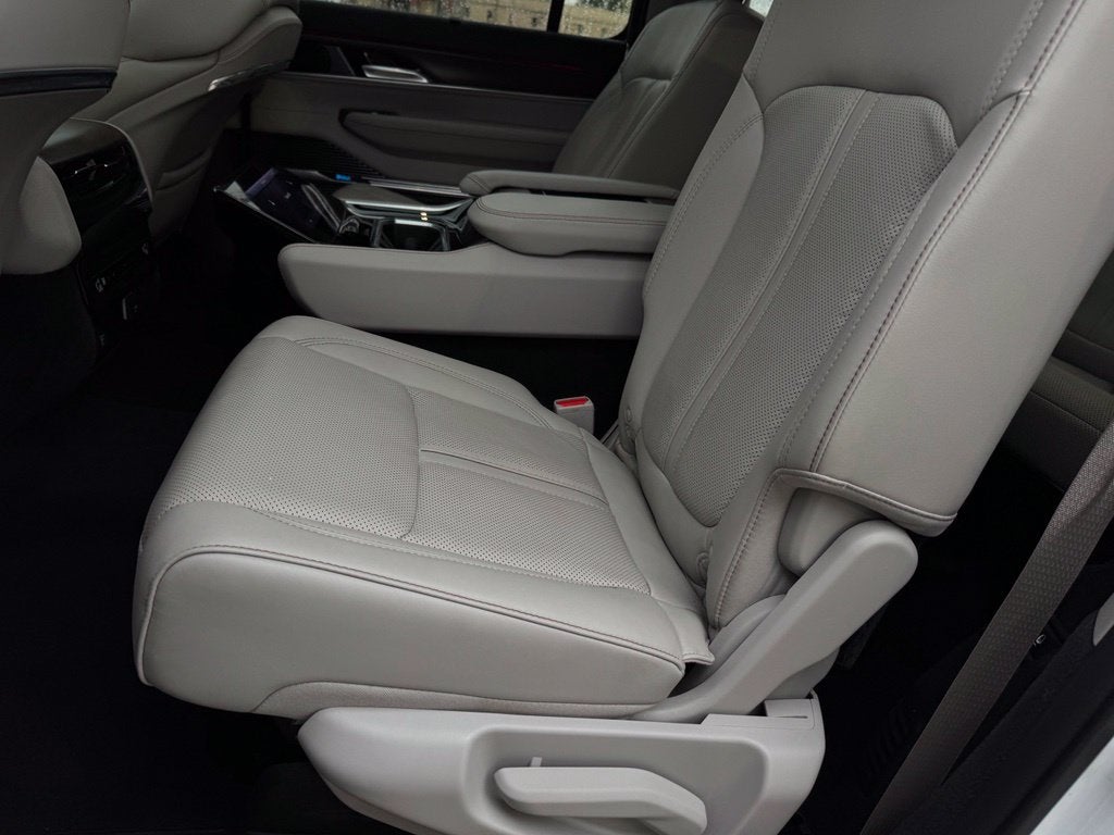 2023 Jeep Grand Wagoneer Base